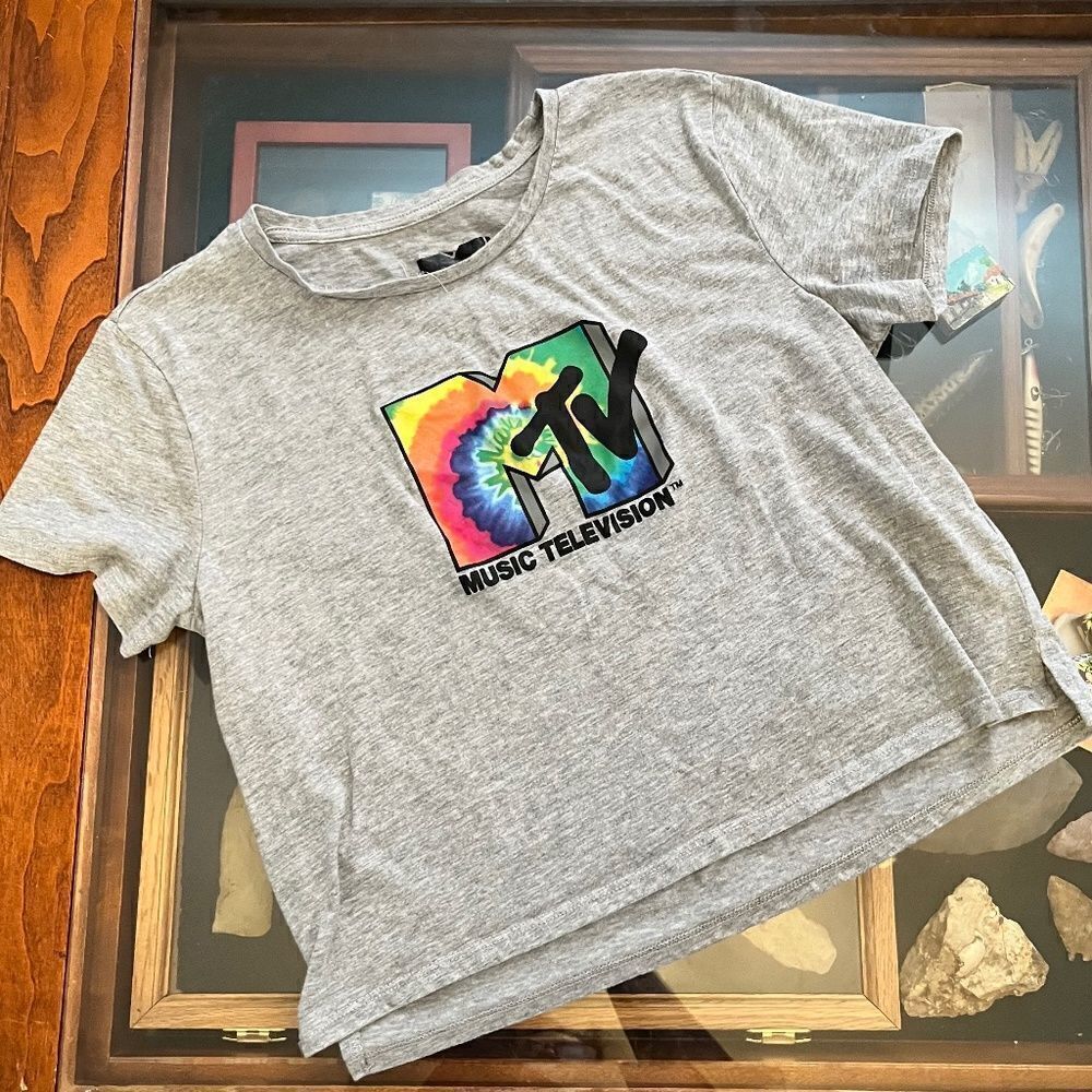MTV Short Sleeved T-Shirt Cropped XL Soo Cute - Picture 1 of 11